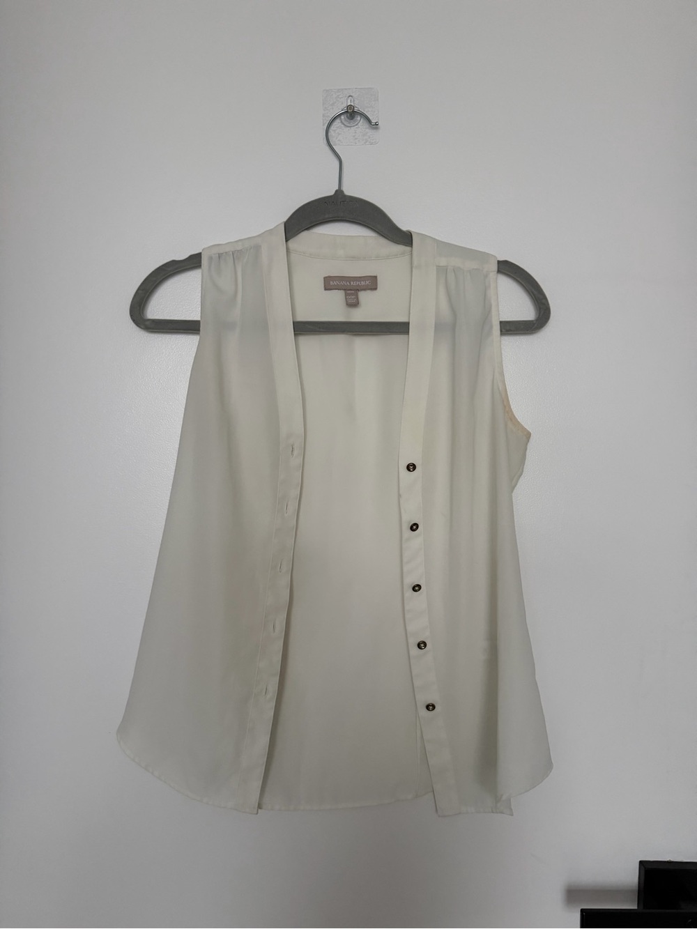 Banana Republic Ivory Sleeveless Button-Front Camisole